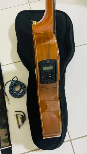 Vendo violão de nylon eletroacustico marca Di-giorgio. Valor 1000 reais dinheiro ou pix