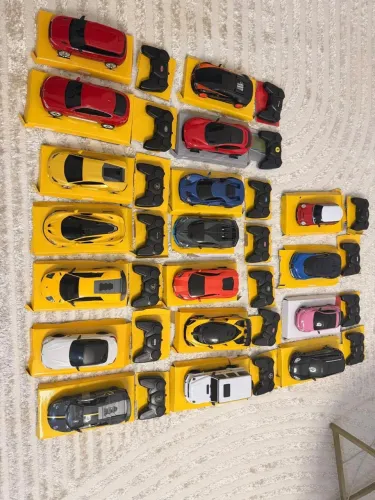 Coleção de carrinhos de controle remoto novos