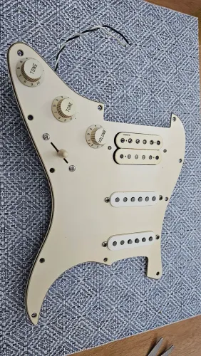 Escudo com Captadores Dimarzio Custom Shop Fat 50 HSS TBX Floyd Rose