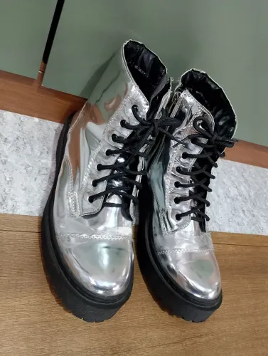 Bota unissex Tam 39 bem conservada forrada interna com tecido