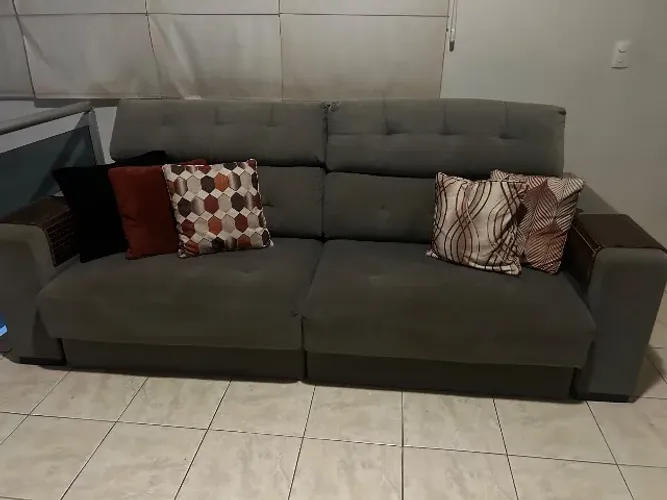 Sofá retrátil cinza 