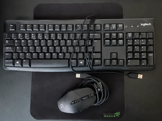 Kit Logitech + Mousepad Razer