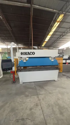 dobradeira CNC 3000x150 Ton revisada com garantia