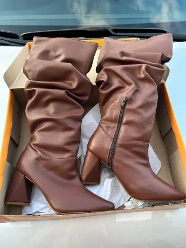 Botas femininas em couro número 35