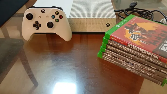 Xbox One S 1TB Seminovo 6 Jogos Red Dead Redemption pra sair rápido 