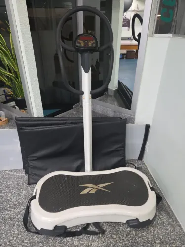 Plataforma vibratoria Reebok profissional