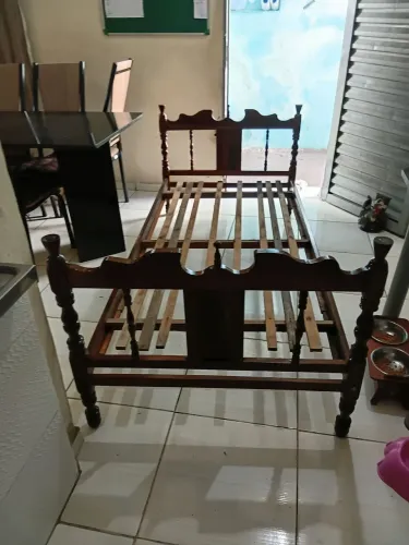 Cama De Solteiro Madeira Maciça Jaqueira Excelente Estado De Conservação Super Resistente 