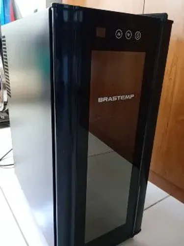 Vende- se adega brastemp