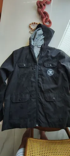 Casaco corta vento DC preto gringo