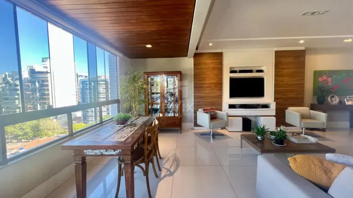 Apartamento 3Q, sol da manhã, vista livre e uma planta que valoriza cada metro quadrado!