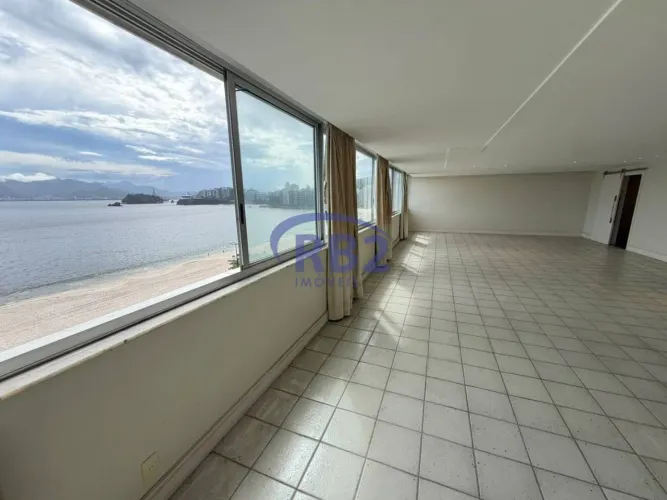 Apartamento de 281 m2 na Praia de icaraí com 4 quartos com suíte e vaga na Praia de Icaraí
