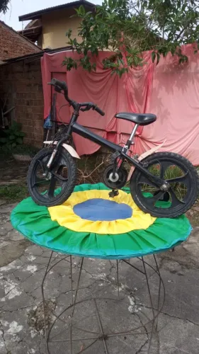 Bicicleta de criança/ Bicicleta infantil usada