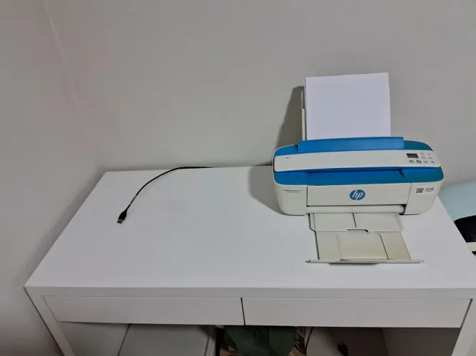 Escrivaninha com duas gavetas 