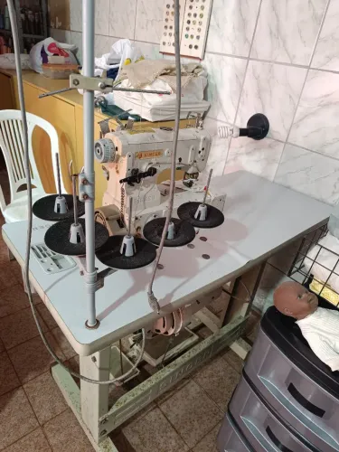 Máquina Galoneira