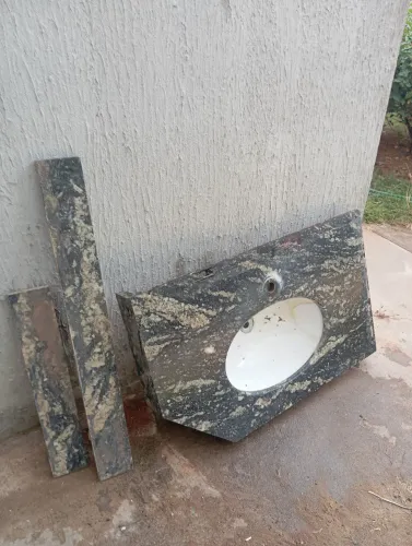 Vendo essa pia de mármore para banheiro preço 300 reais.