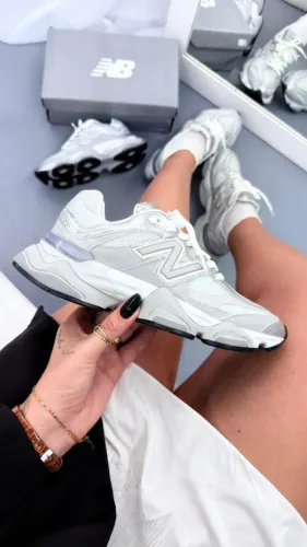 Tênis New Balance 9060 Couro Feminino Cor: Cinza Prata Disponível 34 AO 39