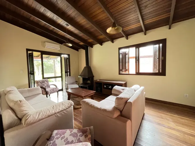 Casa à venda na Colina Verde, Laranjal - 90 m², 2 quartos (sendo 1 suíte), lareira, espaço