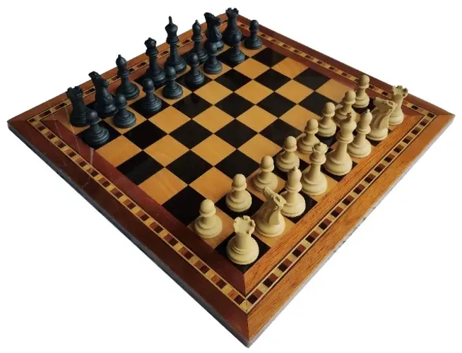 JOGO DE XADREZ - TABULEIRO DE MADEIRA EM MARCHETARIA COM 50X50CM