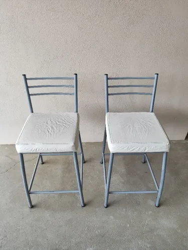 2 Banquetas brancas