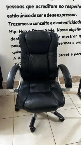 3 cadeiras Chefão de courino preta