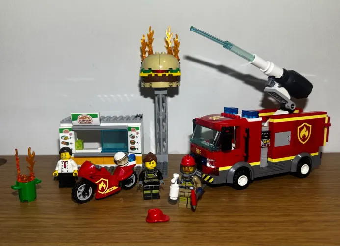 Lego city 60214 Bombeiros - Completo em perfeito estado e com manual