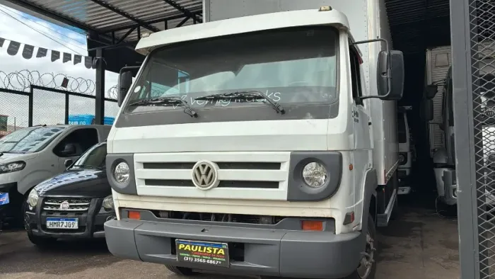 VOLKSWAGEN /8-150 2011 motor cumins COM BAÚ 5.50 em ótimo estado