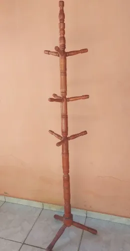 Cabideiro móvel rustico
