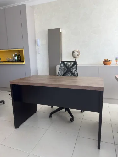Mesa para escritório + Cadeira ergonômica 