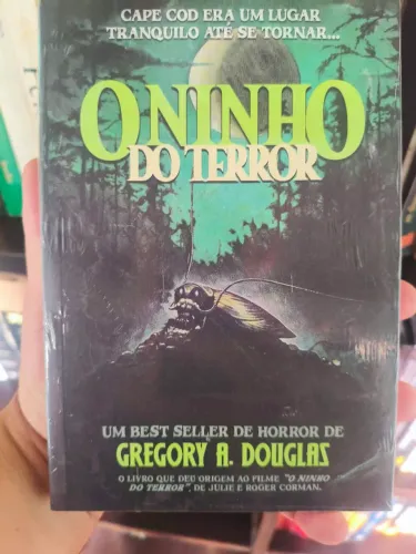 LIVRO O NINHO DO TERROR - GREGORY A. DOUGLAS