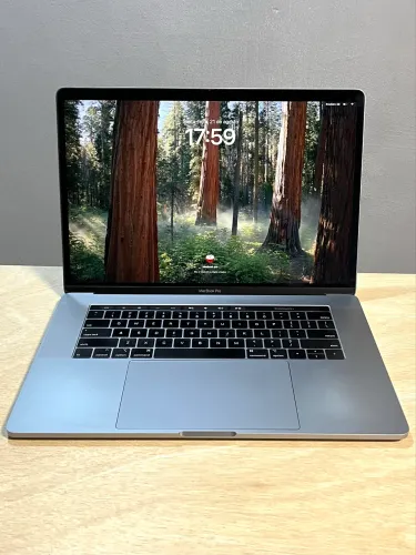 Macbook pro 2019 15 pol 32gb RAM