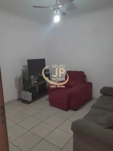Casa térrea 2 Dorm./ 1 suíte/ Edícula/ Quintal/ 2 vagas/ Só 330 mil!