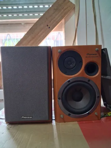 Par de caixas pioneer Sn.702 60watts. 4olmes perfeitas madeira.