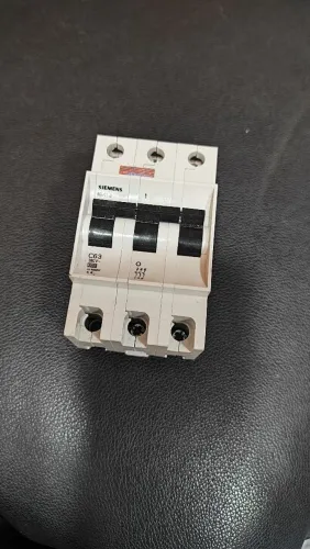 Disjuntor Tripolar Siemens C63