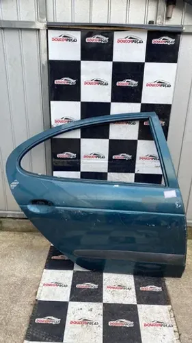Porta Traseira Direita Lisa c/detalhes Renault Megane 1999