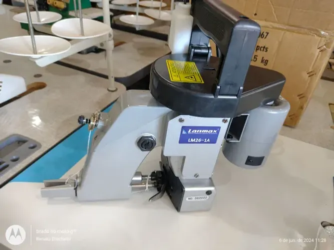 Máquina de costura sacaria nova