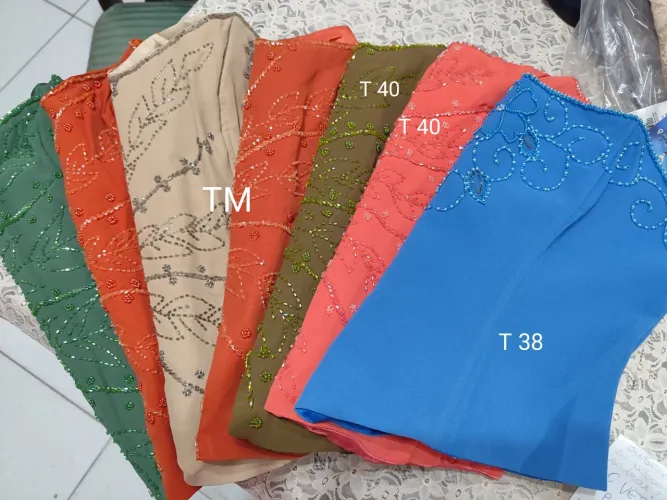 Tops Vintage, crepe bordado, com zíper// VALOR DE CADA UM