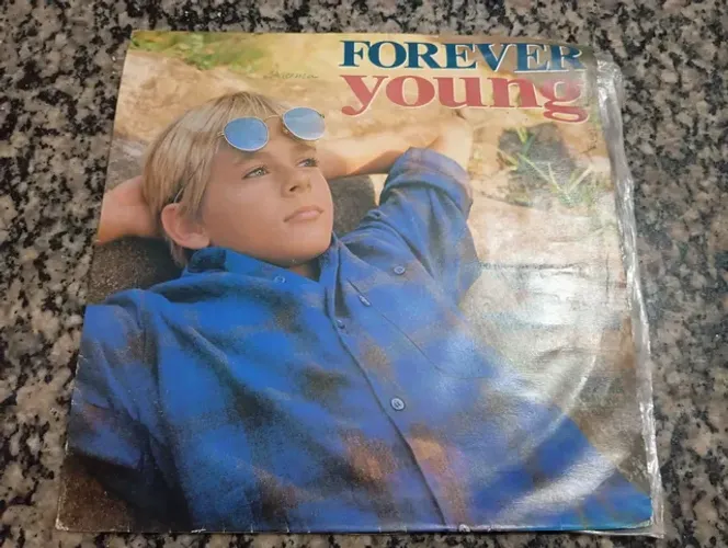 LP VINIL FOREVER YOUNG 