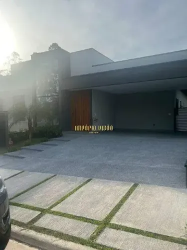 Sobrado de Condomínio à Venda com 3 Suítes e Piscina no Mosaico da Serra - Mogi das Cruzes