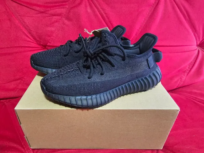 Yeezy Boost 350 V2 - Onyx 