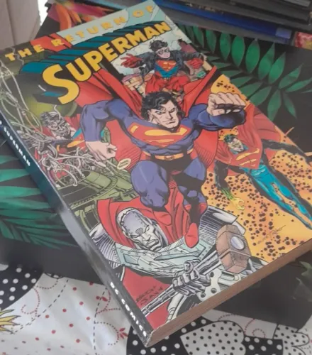 Encadernado capa cartão "o retorno do superman" (em ingles)