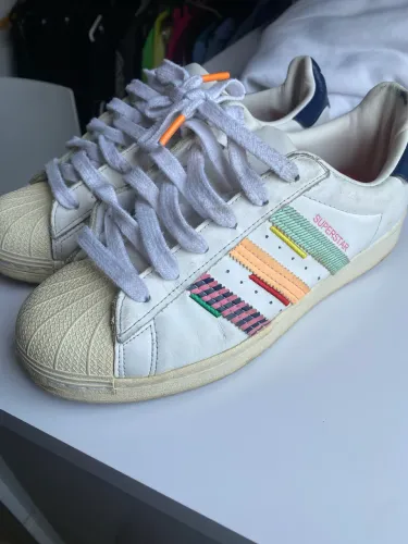 Tênis adidas superstar