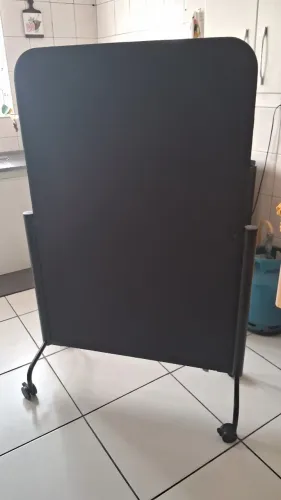 Painel divisor de ambientes e porta fotos.