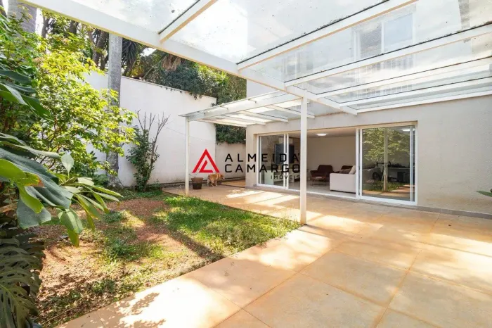 Casa Alto de Pinheiros - 486 m² - 5 Dormitórios sendo 1 Suíte, Academia e 6 Vagas