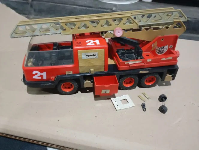 Antigo caminhão bombeiro Playmobil 1981