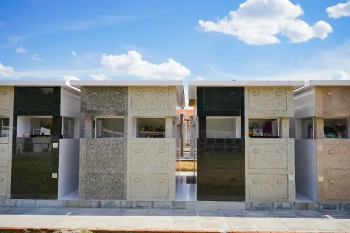 Jazigo com 3 gavetas no Cemitério Santo Expedito- Campo Largo