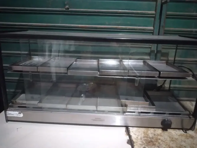 Vendo estufa  Titã Eletrocomercia  ,com 12 bandejas s