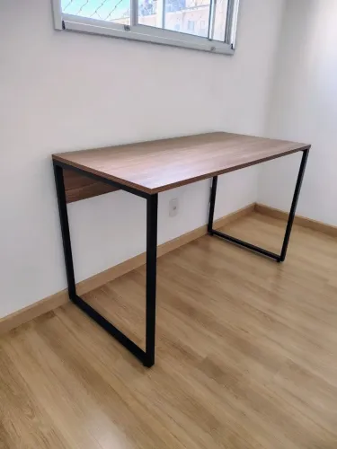 Escrivaninha Industrial com Design Moderno
