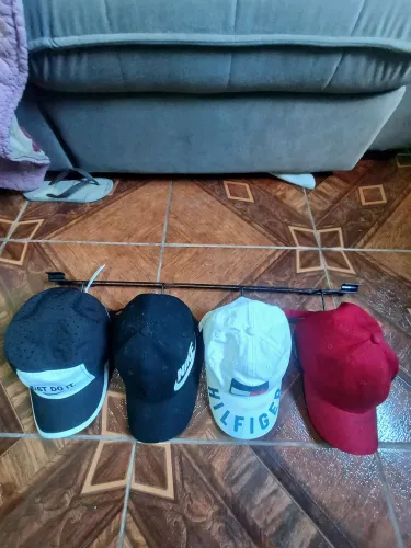 Suporte para Bonés - Ideal para Lojas e Feiras ( usado em bom estado)