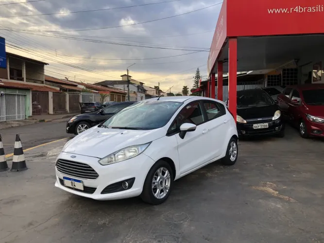 Ford Fiesta 1.6 2015. Único Dono Completo Conservada!
