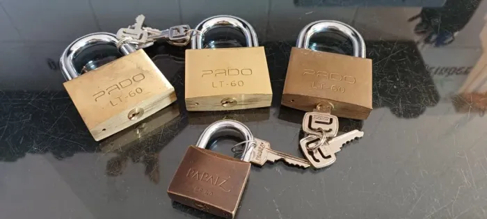 Lote Com 4 Cadeados Pado Novos Dourado